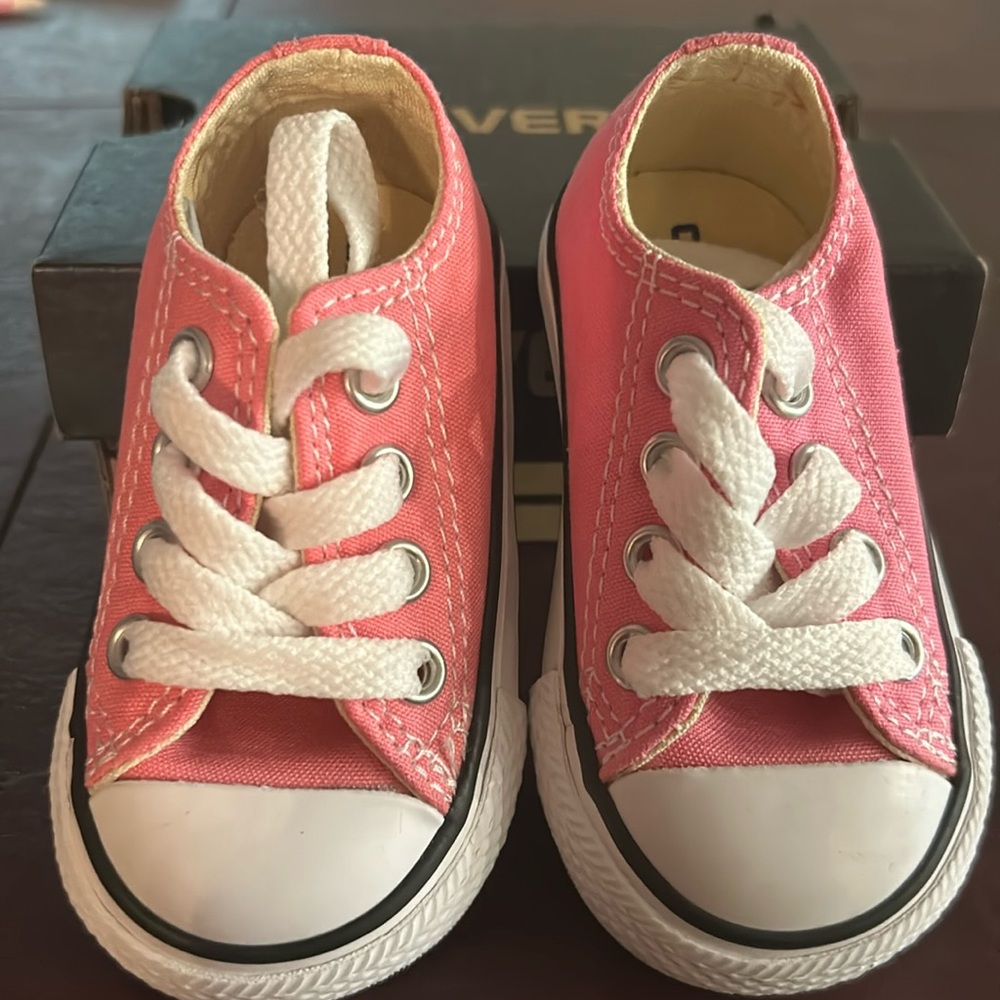 Size 3 toddler Pink Converse sneakers NWT